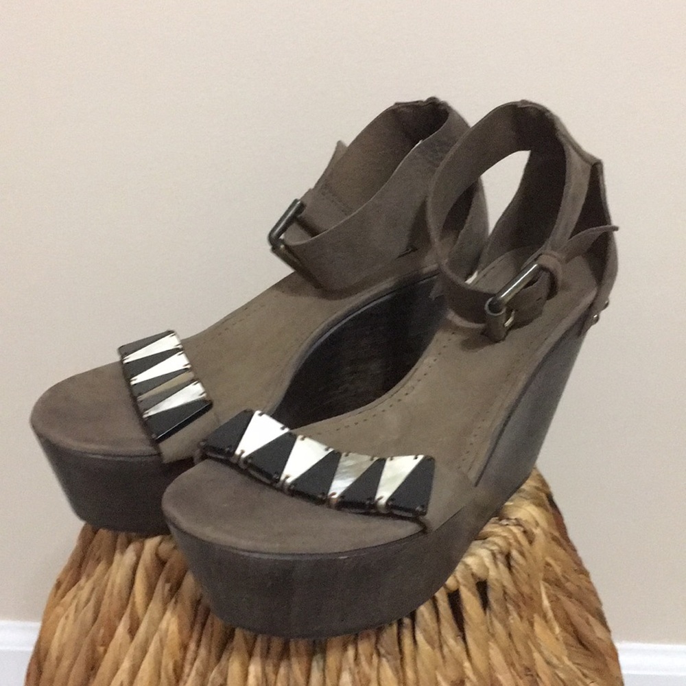 “MALAWI” Vic MATIE Embellished Platform Wedges!💥